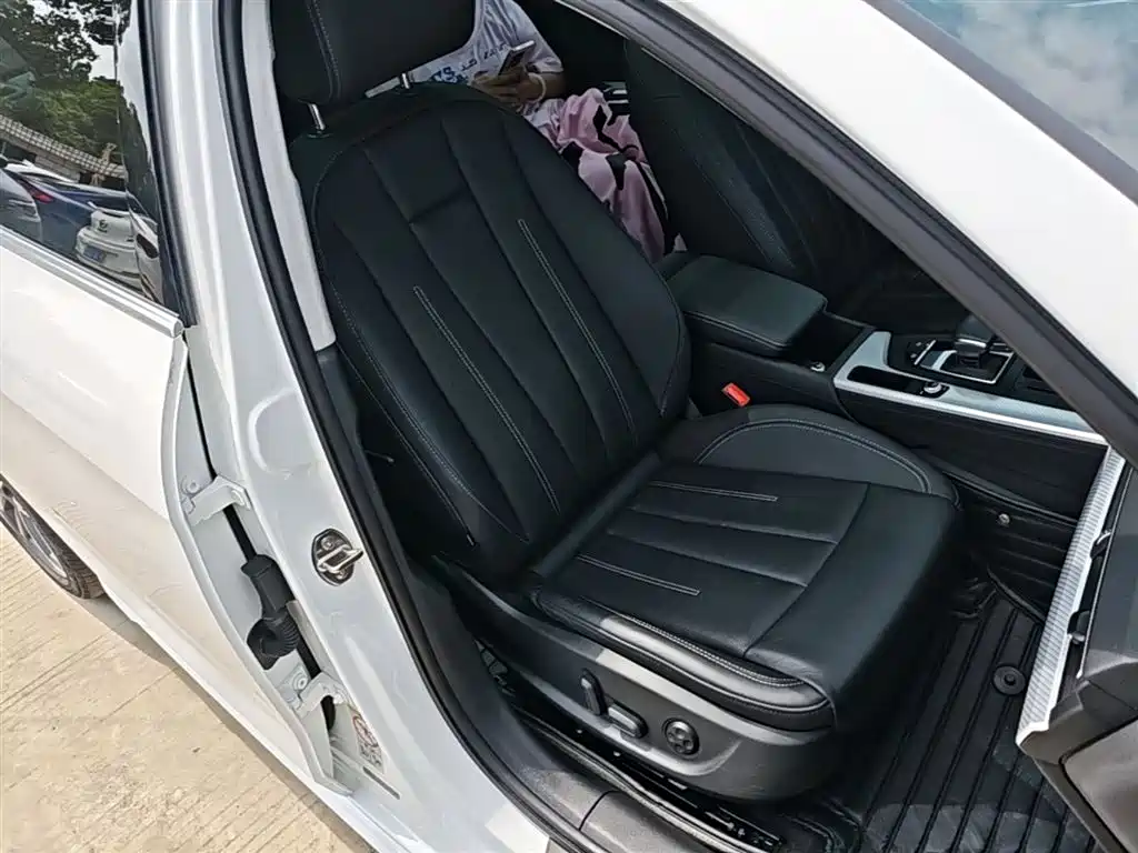 Audi A4L 2021 — фото 25