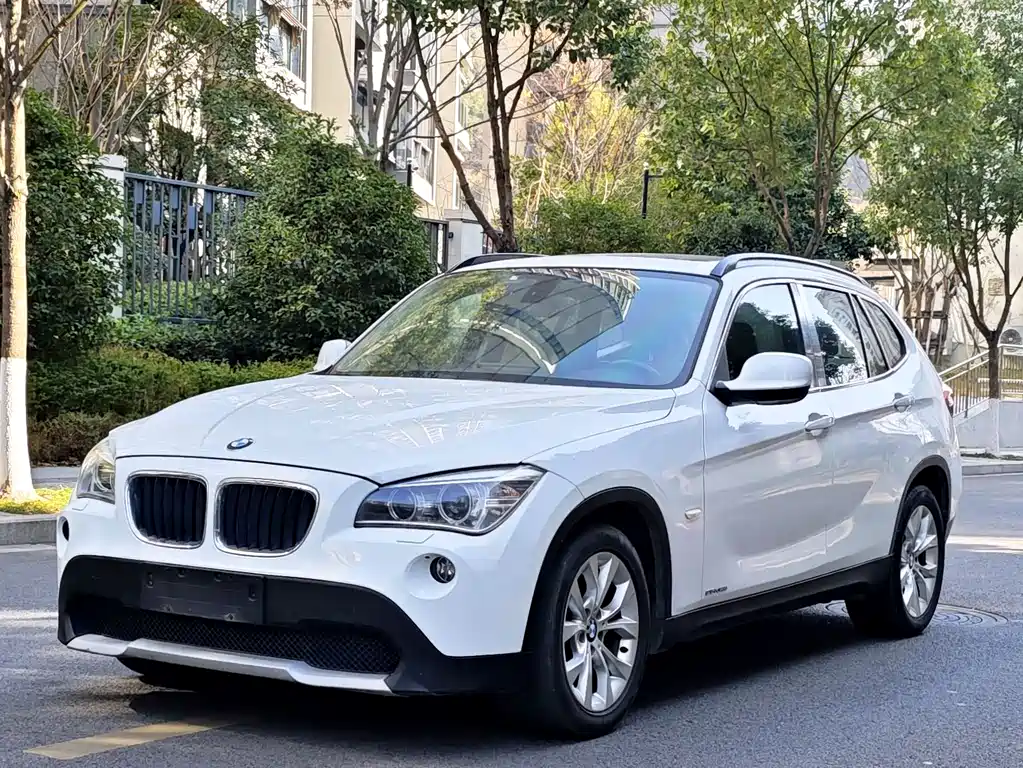 BMW X1 2011 — фото 1