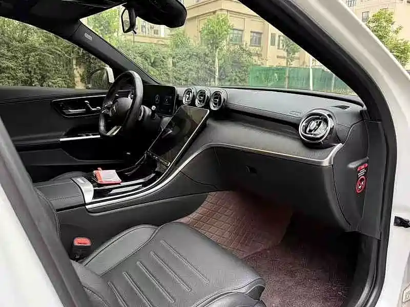 Mercedes-Benz C-Class 2023 — фото 5