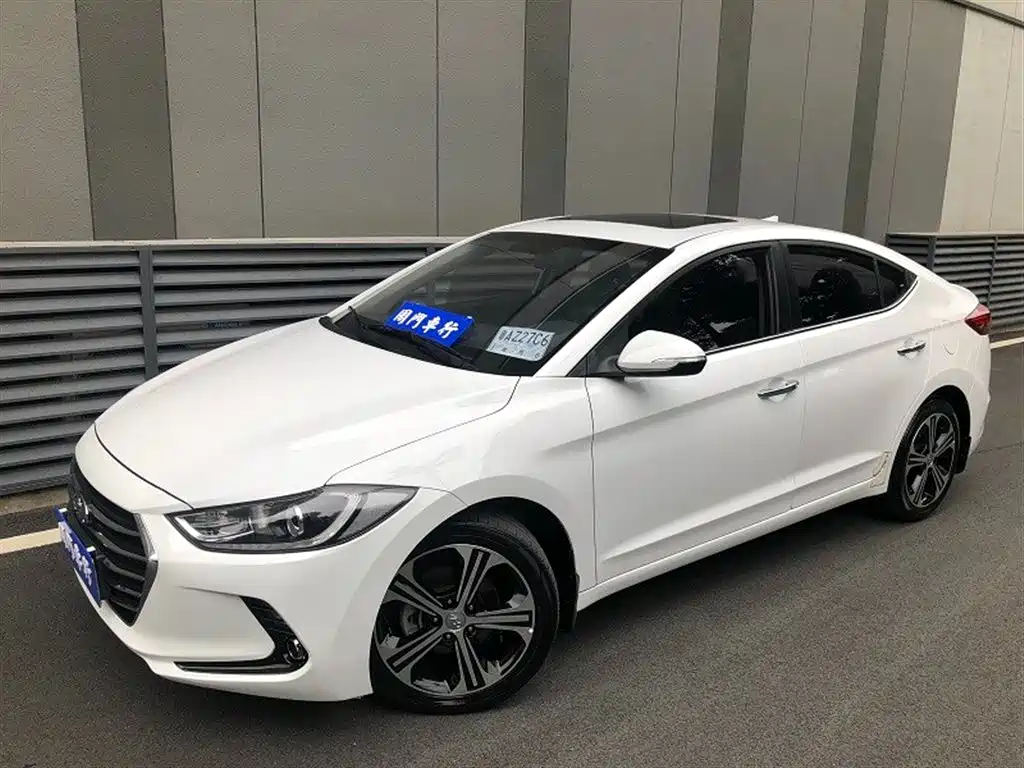 Hyundai Elantra 2019 — фото 1