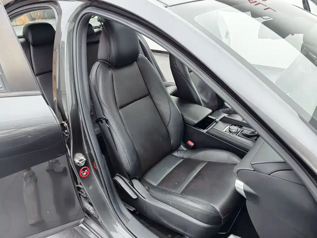 Mazda 3 Axela 2021 — фото 17