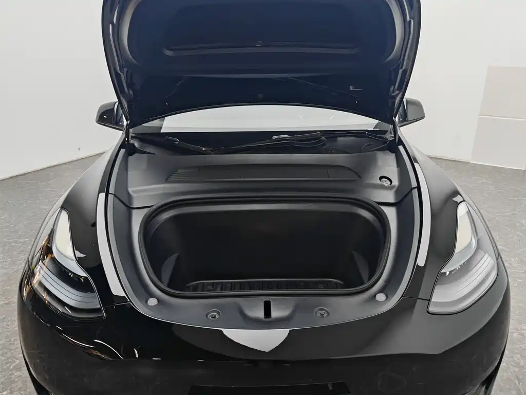 Tesla Model Y 2023 — фото 12