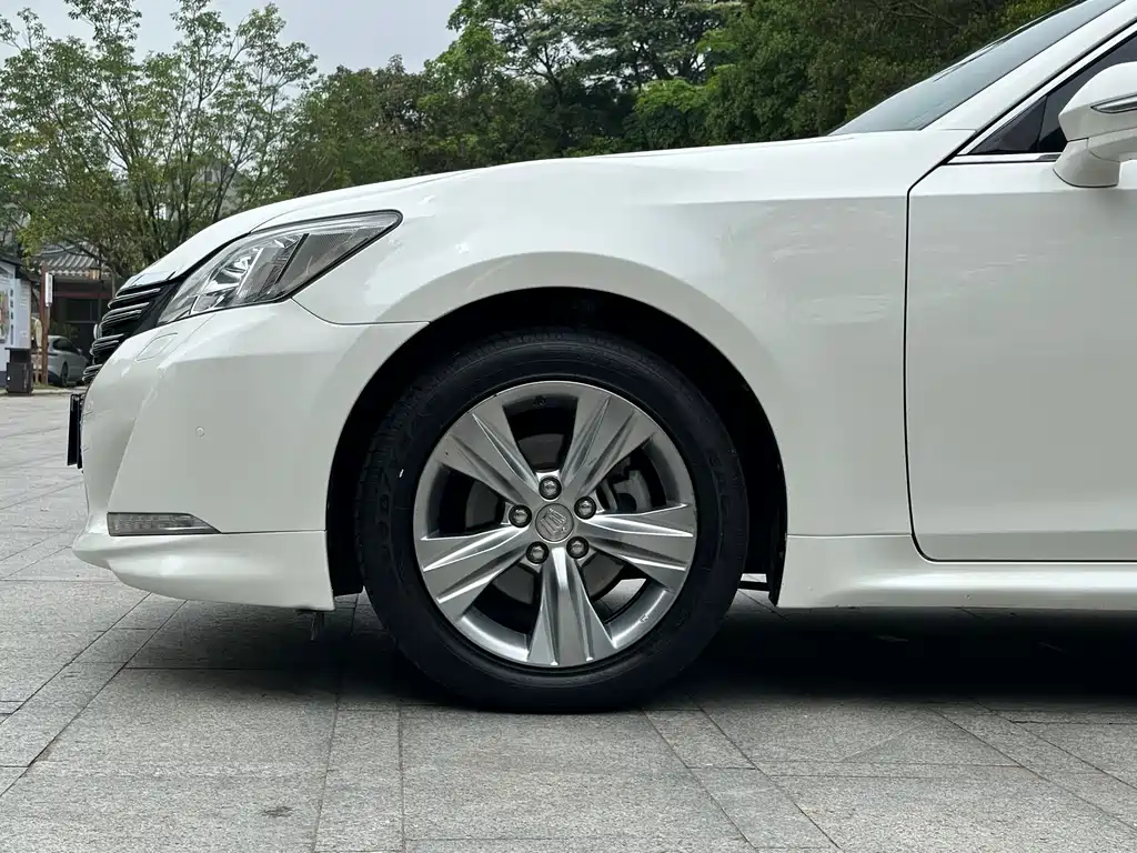 Toyota Crown 2018 — фото 13