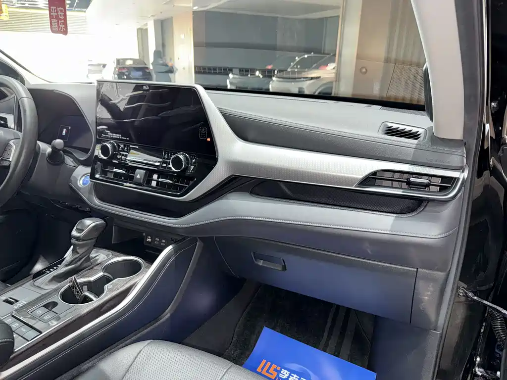 Toyota Highlander 2022 — фото 17