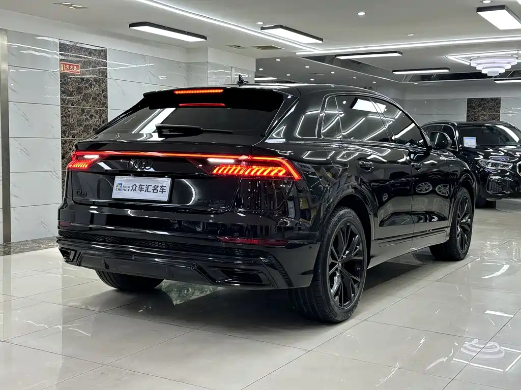 Audi Q8 2023 — фото 4