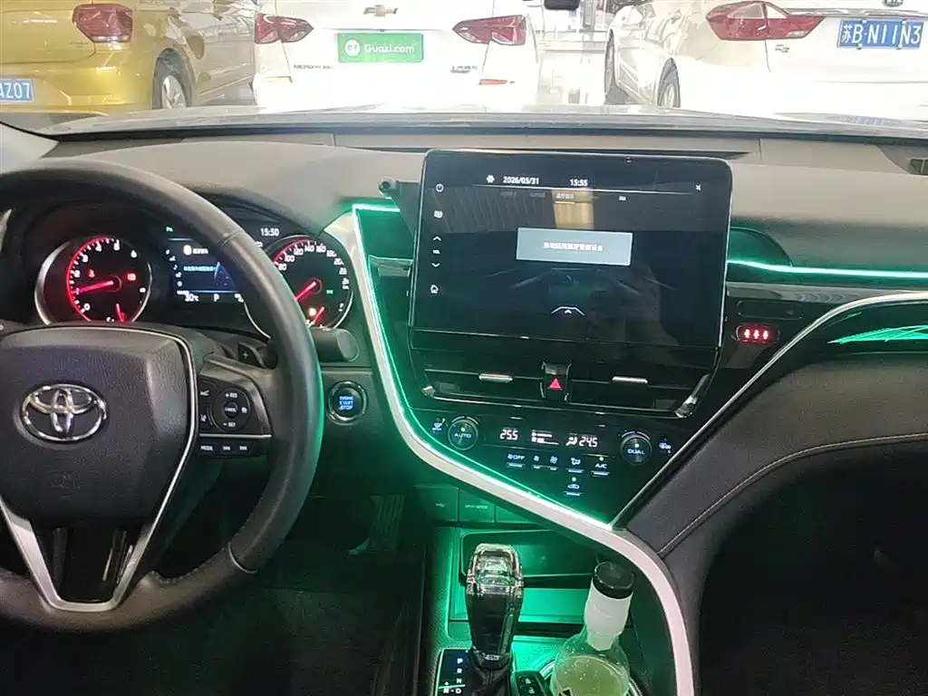 Toyota Camry 2023 — фото 13