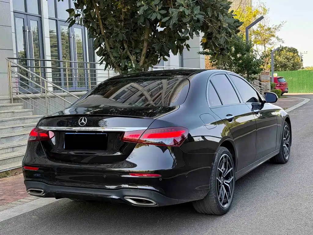 Mercedes-Benz E-Class 2023 — фото 3