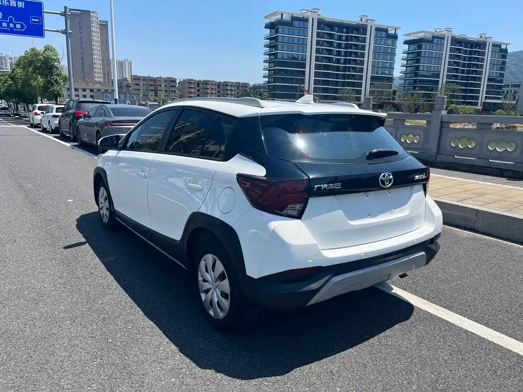 Toyota Yaris L 2020 — фото 6