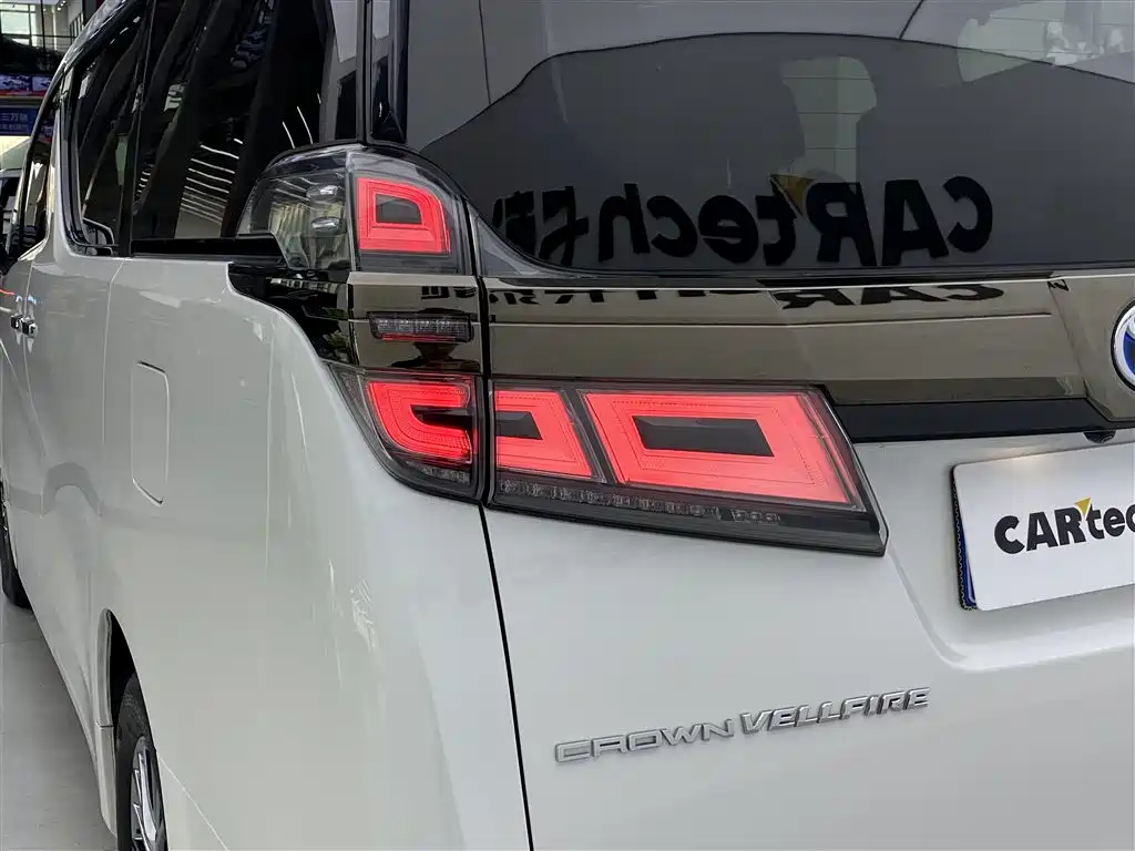 Toyota Vellfire 2023 — фото 31