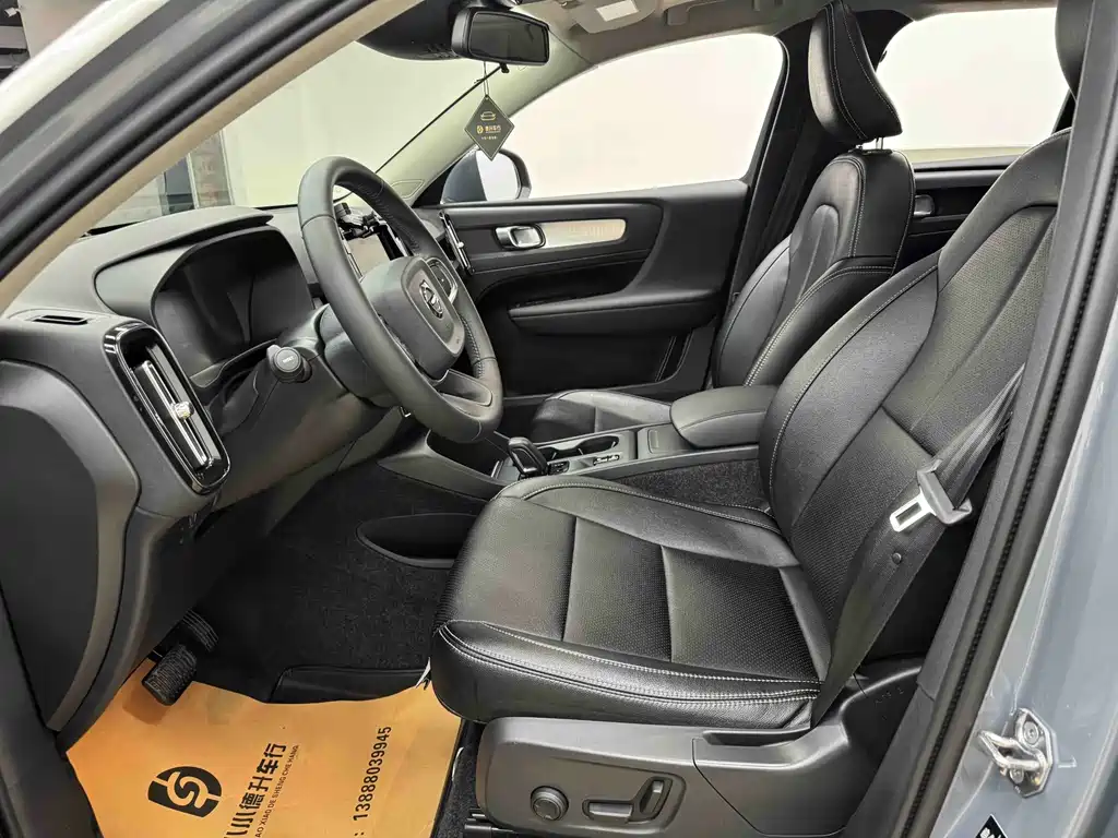 Volvo XC40 2021 — фото 12