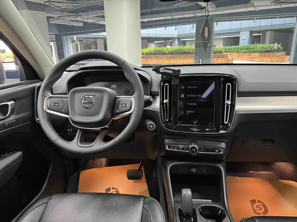 Volvo XC40 2021 — фото 18
