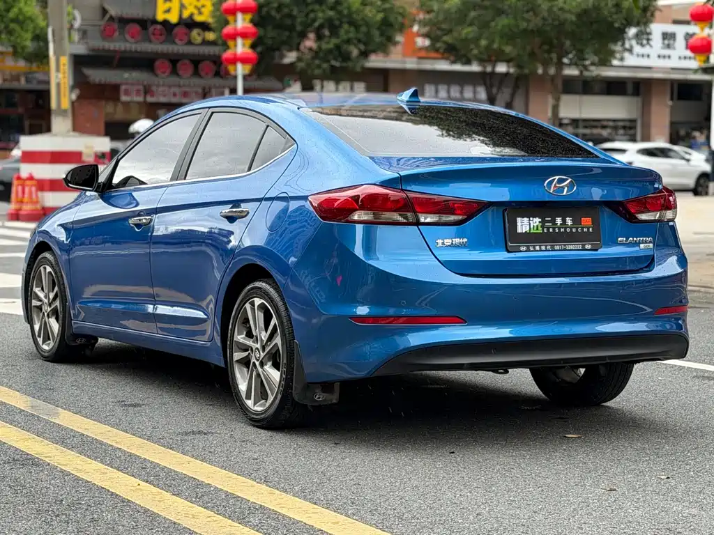 Hyundai Elantra 2016 — фото 12