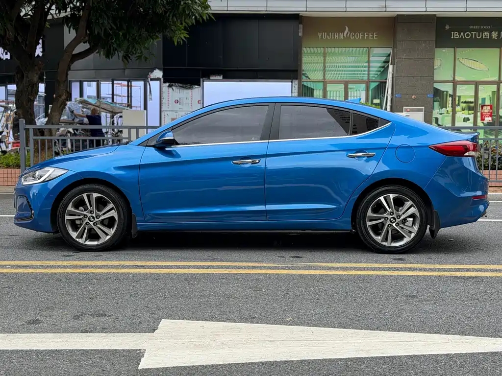 Hyundai Elantra 2016 — фото 14