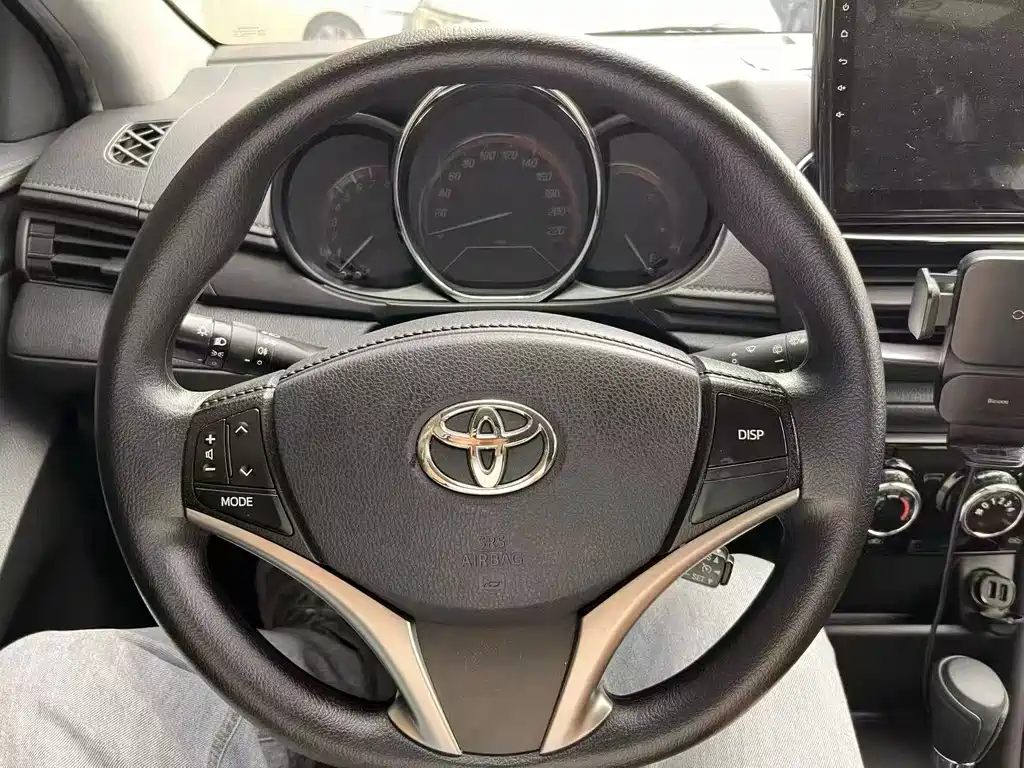 Toyota Yaris L 2022 — фото 8