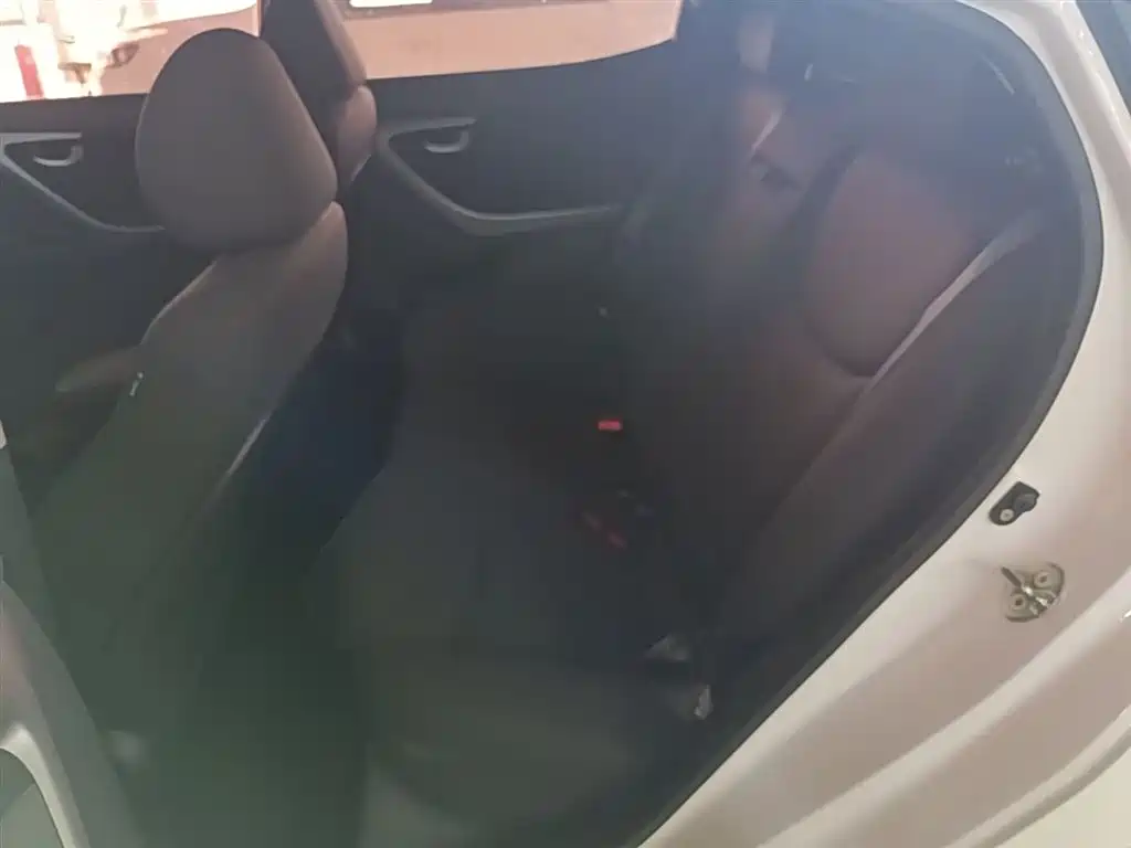 Hyundai Elantra Langdong 2018 — фото 16