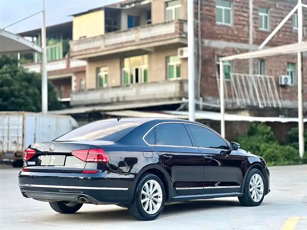 Volkswagen Passat 2017 — фото 7