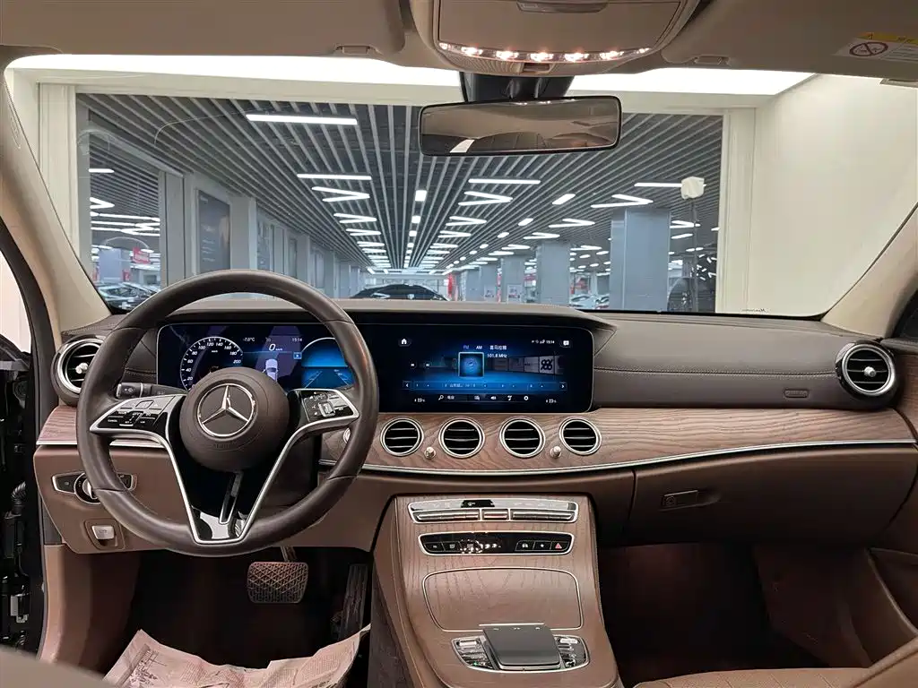Mercedes-Benz E-Class 2022 — фото 11