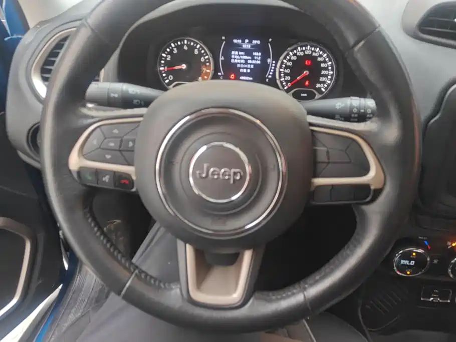 Jeep Renegade 2018 — фото 15