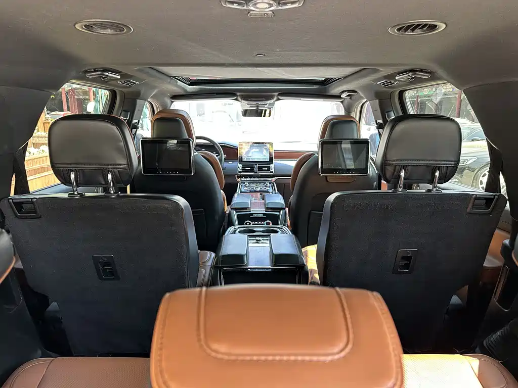 Lincoln Navigator 2020 — фото 29