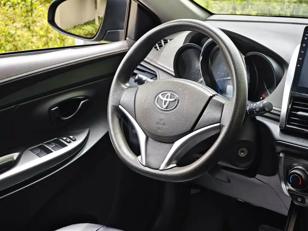 Toyota Yaris L 2014 — фото 11