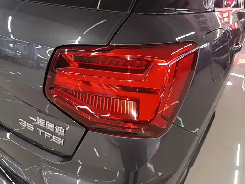 Audi Q2L 2023 — фото 8