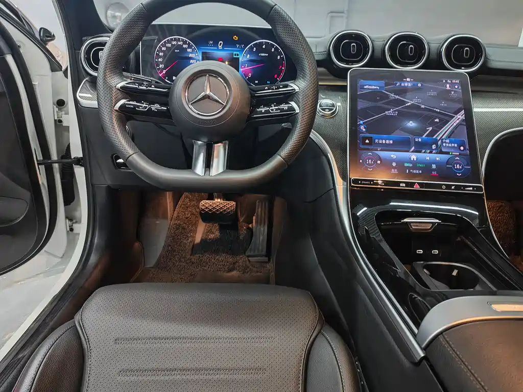 Mercedes-Benz C-Class 2023 — фото 5