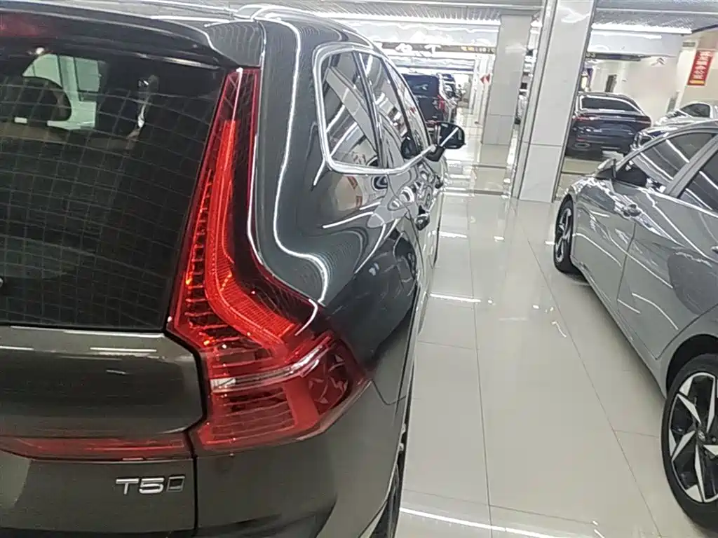 Volvo XC60 2018 — фото 8