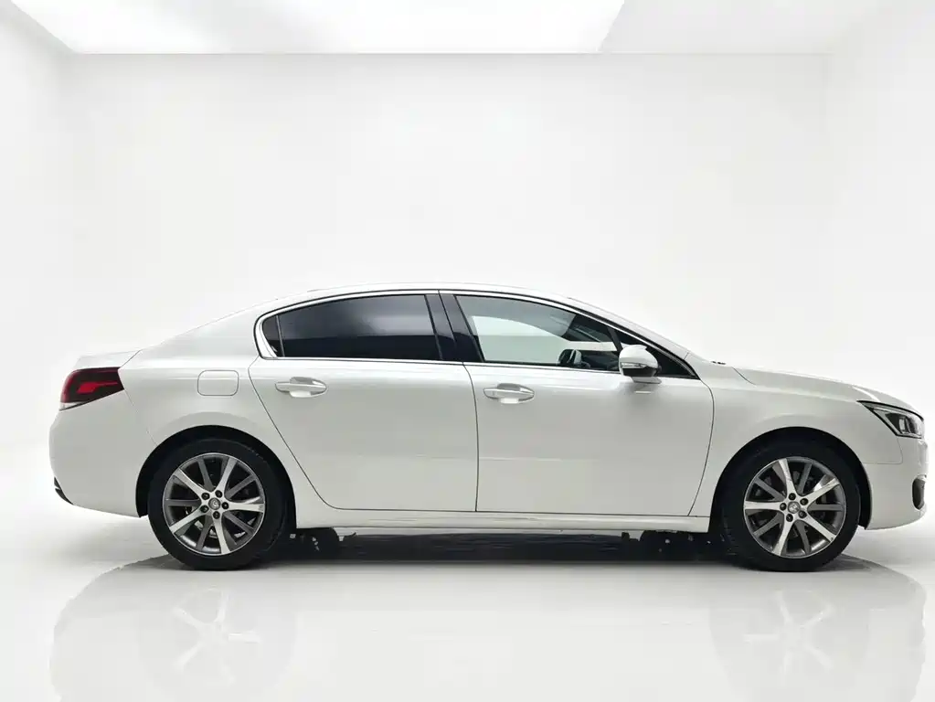 Peugeot 508 2015 — фото 6