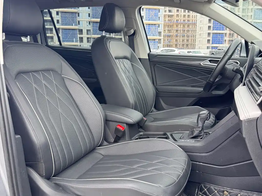 Volkswagen Tiguan L 2023 — фото 9