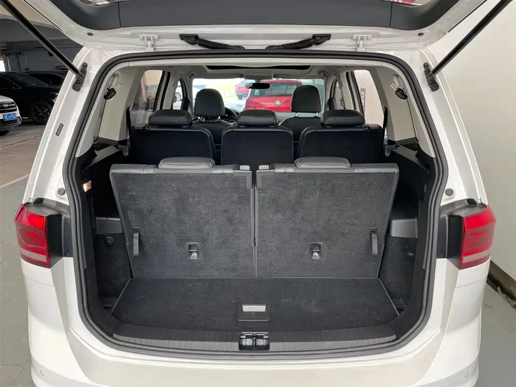 Volkswagen Touran 2019 — фото 17
