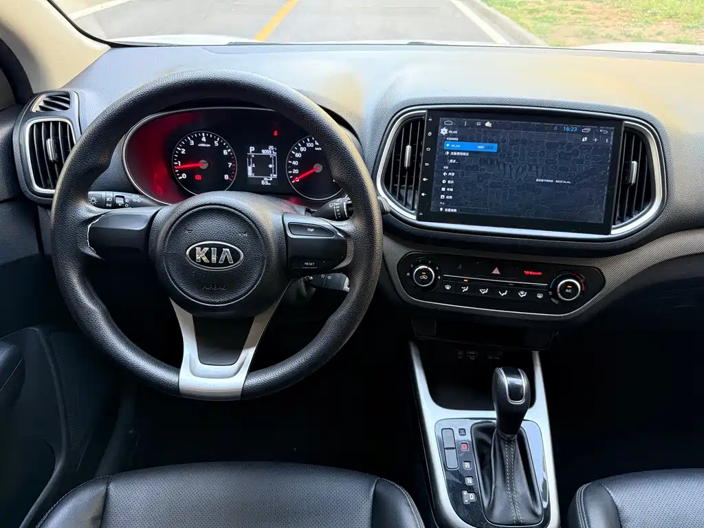 Kia KX3 2016 — фото 12