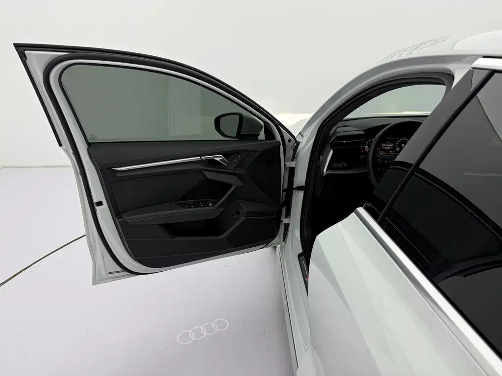 Audi A3 2023 — фото 22