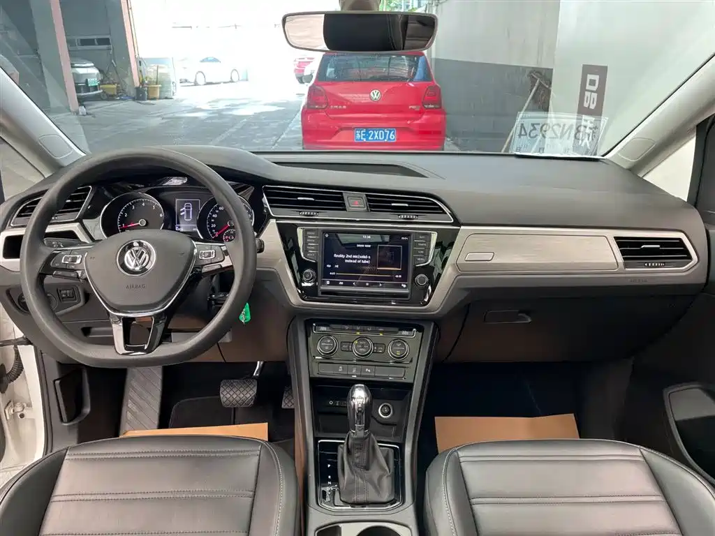 Volkswagen Touran 2019 — фото 9