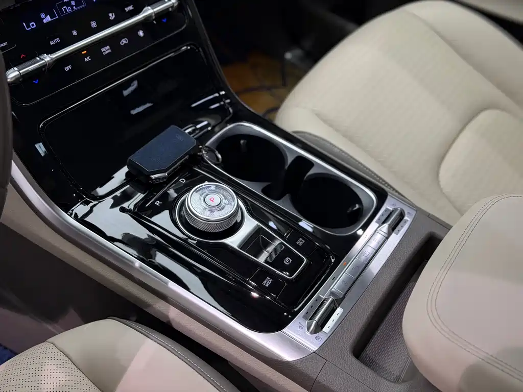 Kia Carnival 2022 — фото 19