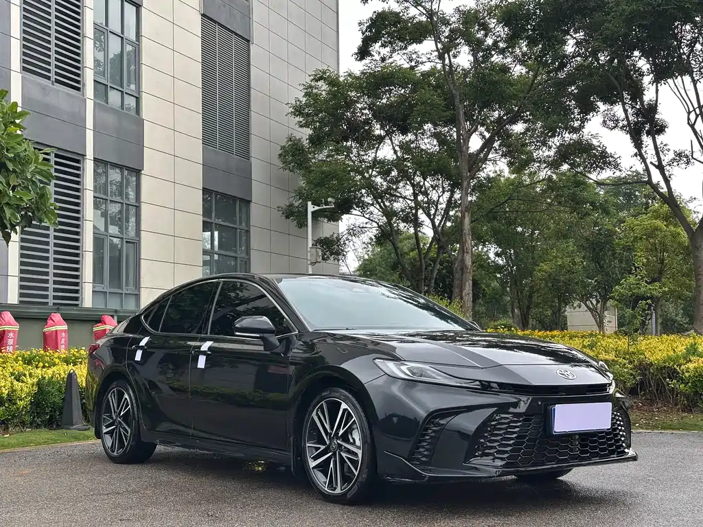 Toyota Camry 2024 — фото 3