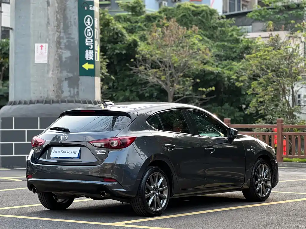 Mazda 3 Axela 2018 — фото 12