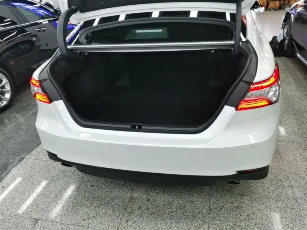 Toyota Camry 2022 — фото 19