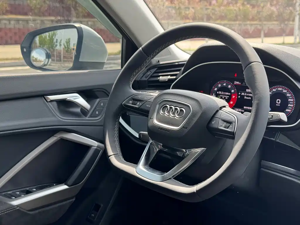 Audi Q3 2022 — фото 14