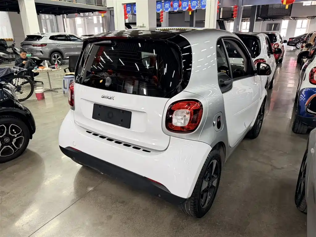 smart Fortwo 2018 — фото 10