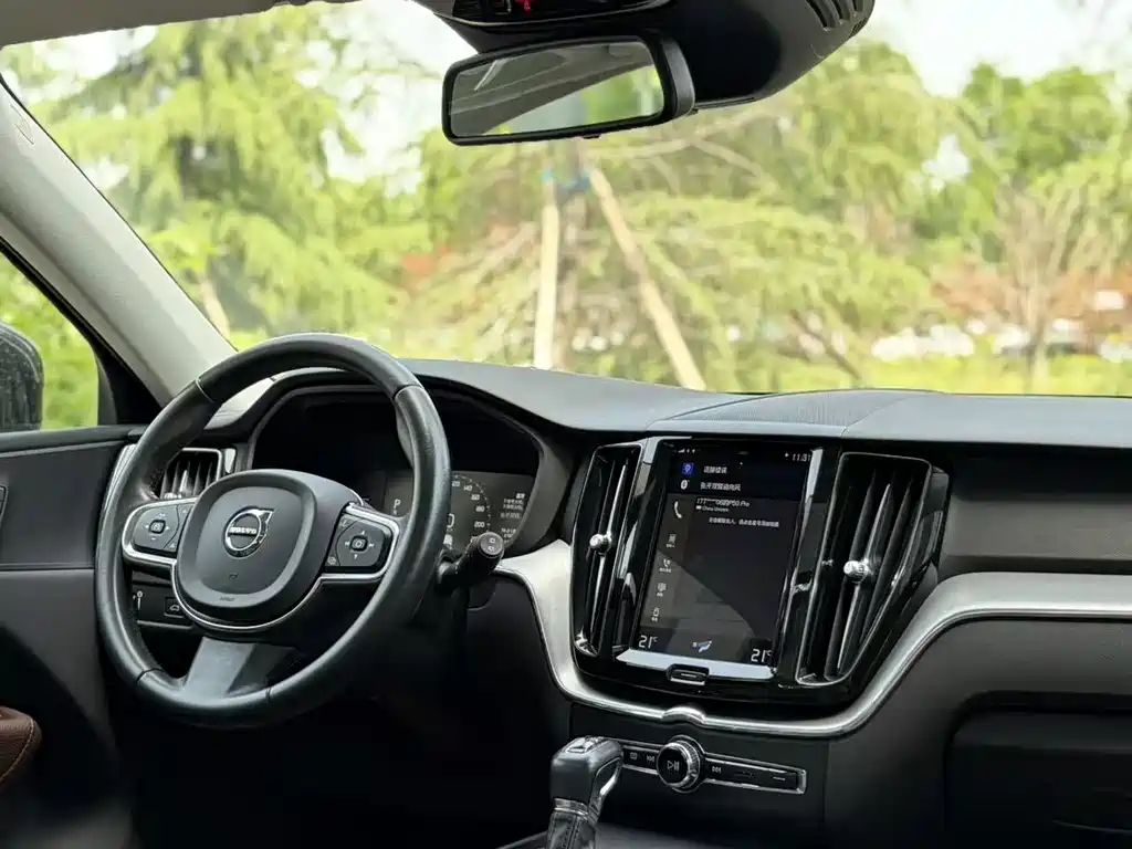 Volvo XC60 2020 — фото 21