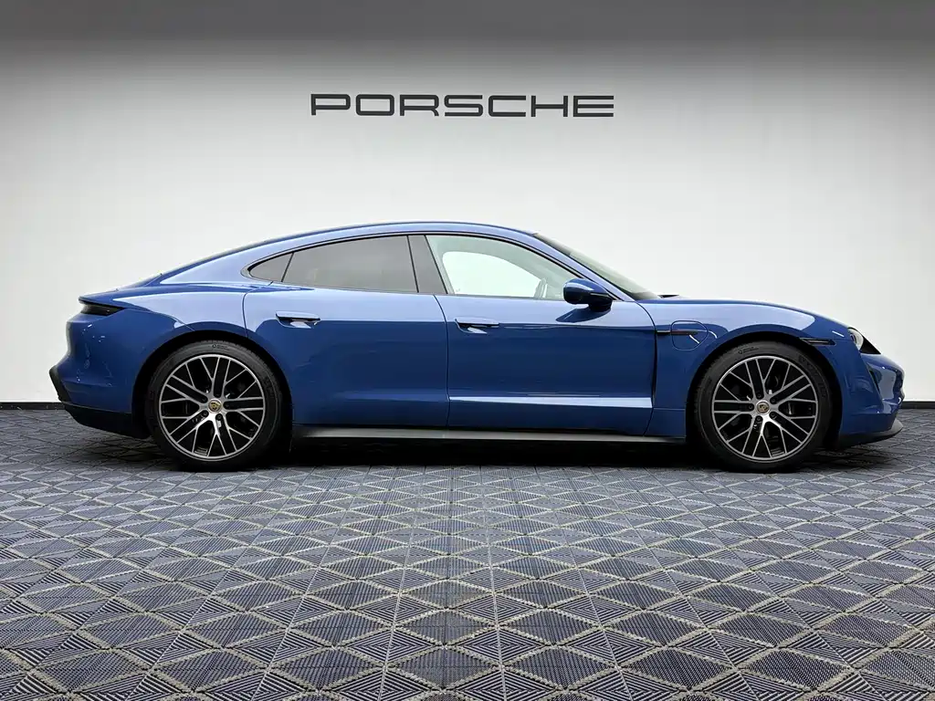 Porsche Taycan 2023 — фото 16