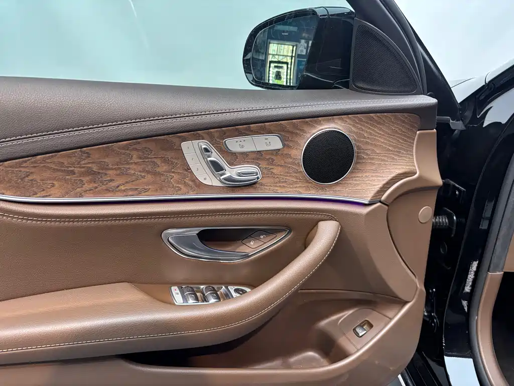 Mercedes-Benz E-Class 2021 — фото 16