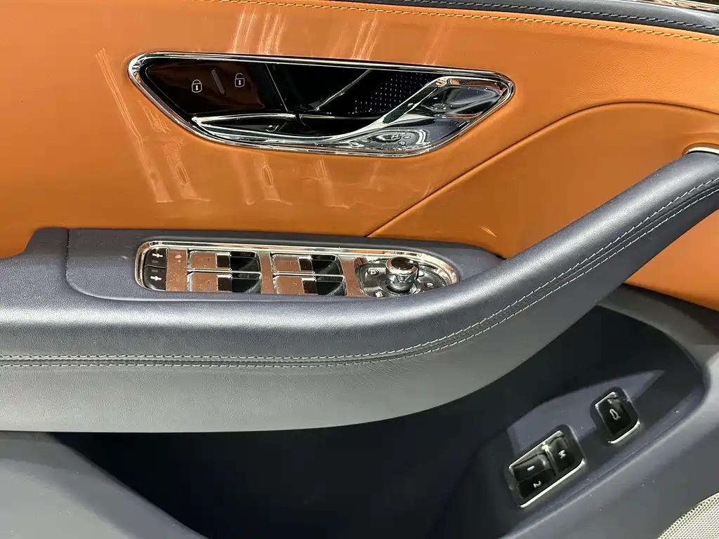 Bentley Flying Spur 2021 — фото 13