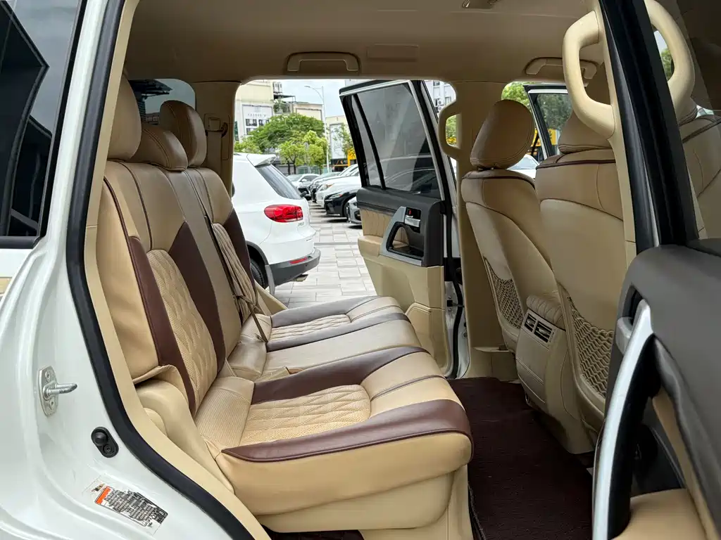 Toyota Land Cruiser 2018 — фото 11