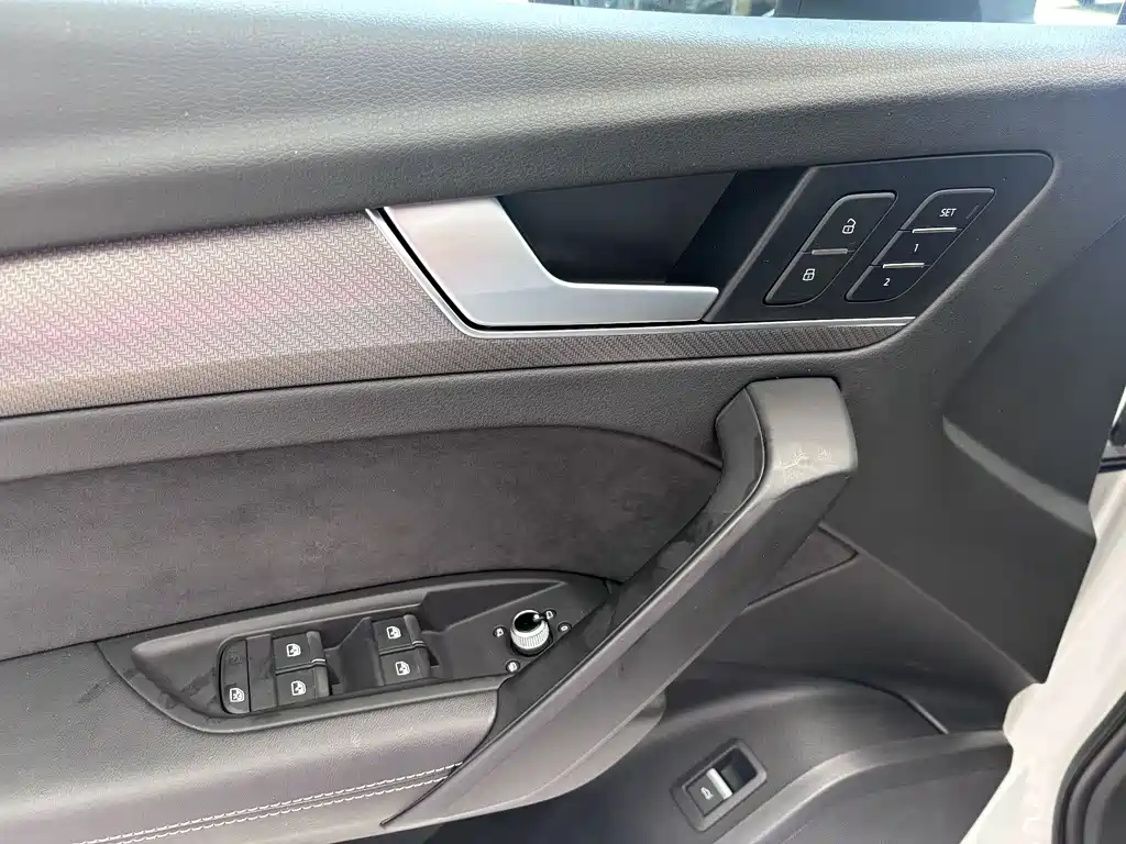 Audi Q5L Sportback 2023 — фото 12