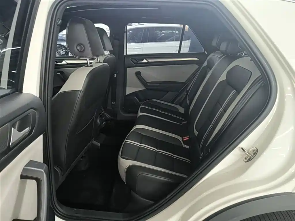 Volkswagen T-Roc 2023 — фото 17