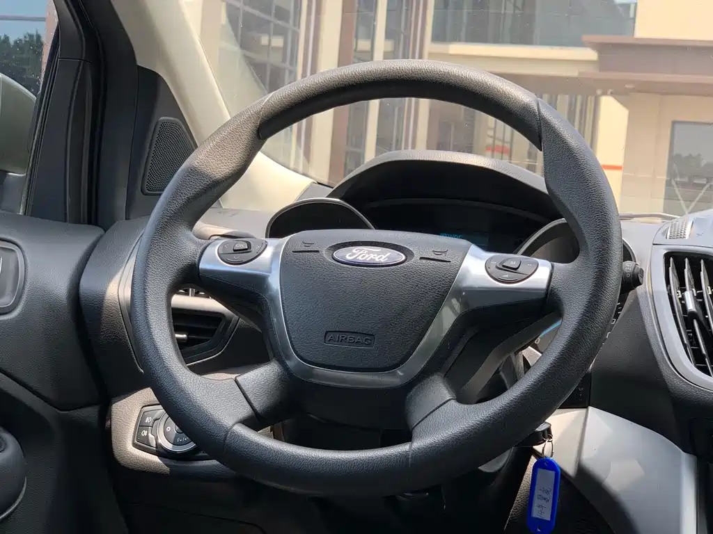 Ford Kuga 2014 — фото 20