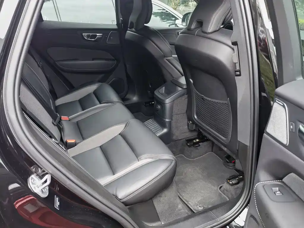 Volvo XC60 PHEV 2024 — фото 13