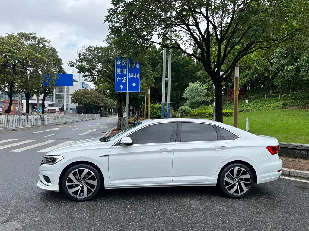 Volkswagen Sagitar 2019