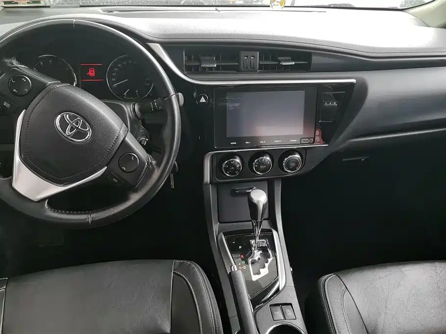 Toyota Corolla 2018 — фото 11